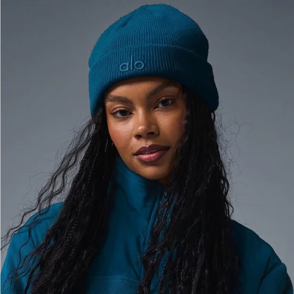 NWOT ALO Yoga Teal Knit Notable Beanie